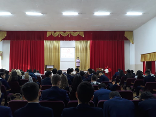 Встреча  учащихся 9-11 классов с врачом психотерапевтом Алматинского городского центра формирования здорового образа жизни
