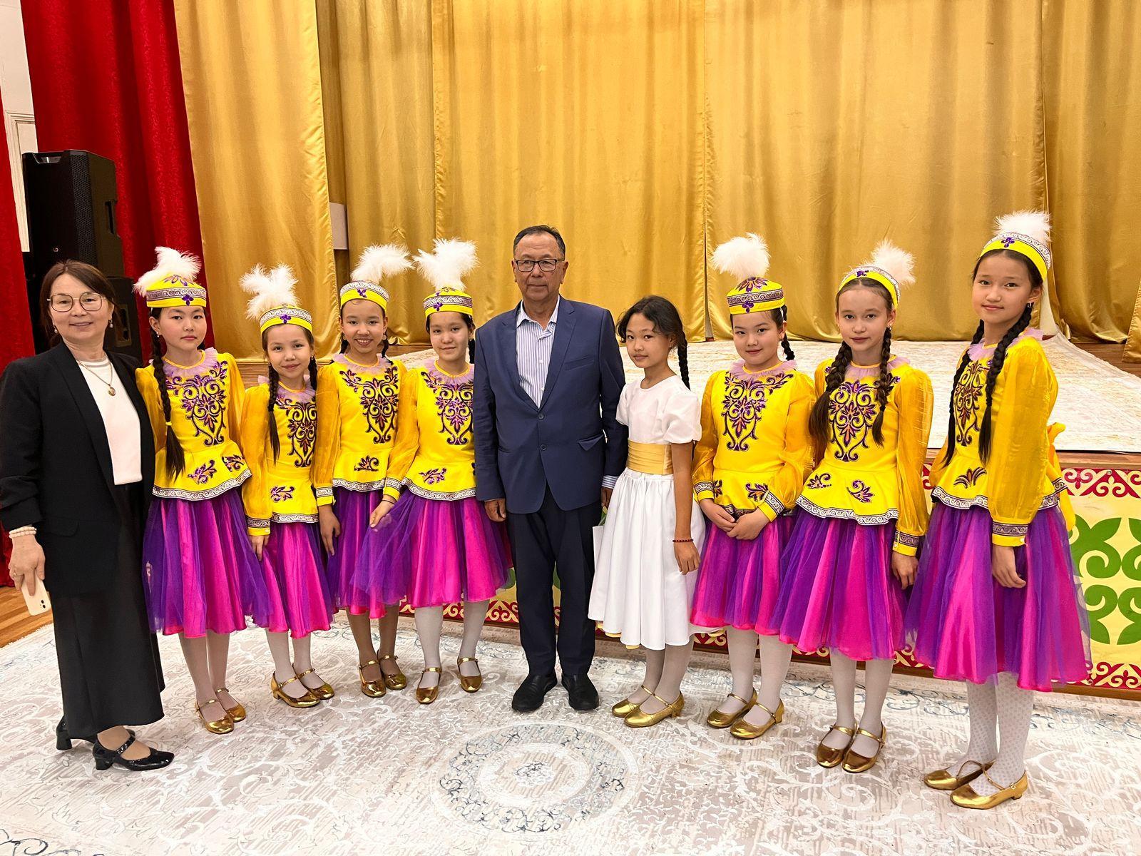 Алматы қаласы Орталықтандырылған кітапхана жүйесіне қарасты №30 балалар кітапханасы мен ұлттың ұрпағына сапалы білім мен рухани бағдар беріп отырған  №142  жалпы білім беретін   мектептің   бірлесуімен  ұйымдастырылып отырған   әдеби-сазды кеші өтті.