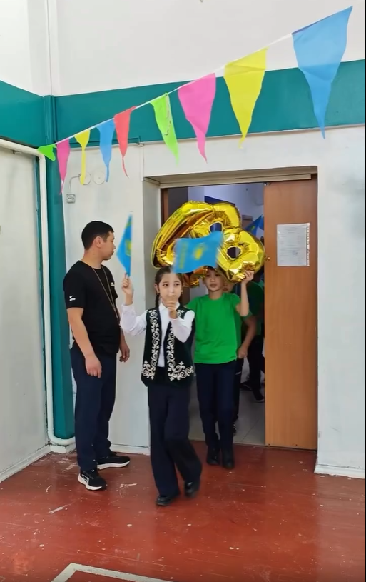 «Тәуелсіз елге – шыныққан ұрпақ» . «Крепкое поколение – независимой стране».