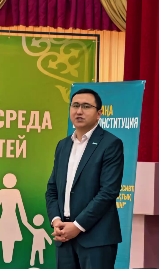 №142 мектеп ұжымымен Конституциялық өзгерістер бойынша кездесу өтті. Встреча с коллективом школы №142 по вопросам конституционных изменений.
