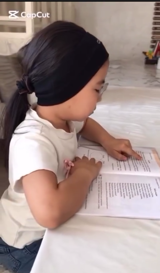 2 «В» сынып оқушысы Қатубек Аяна. Ученица 2 «В» класса Катубек Аяна.