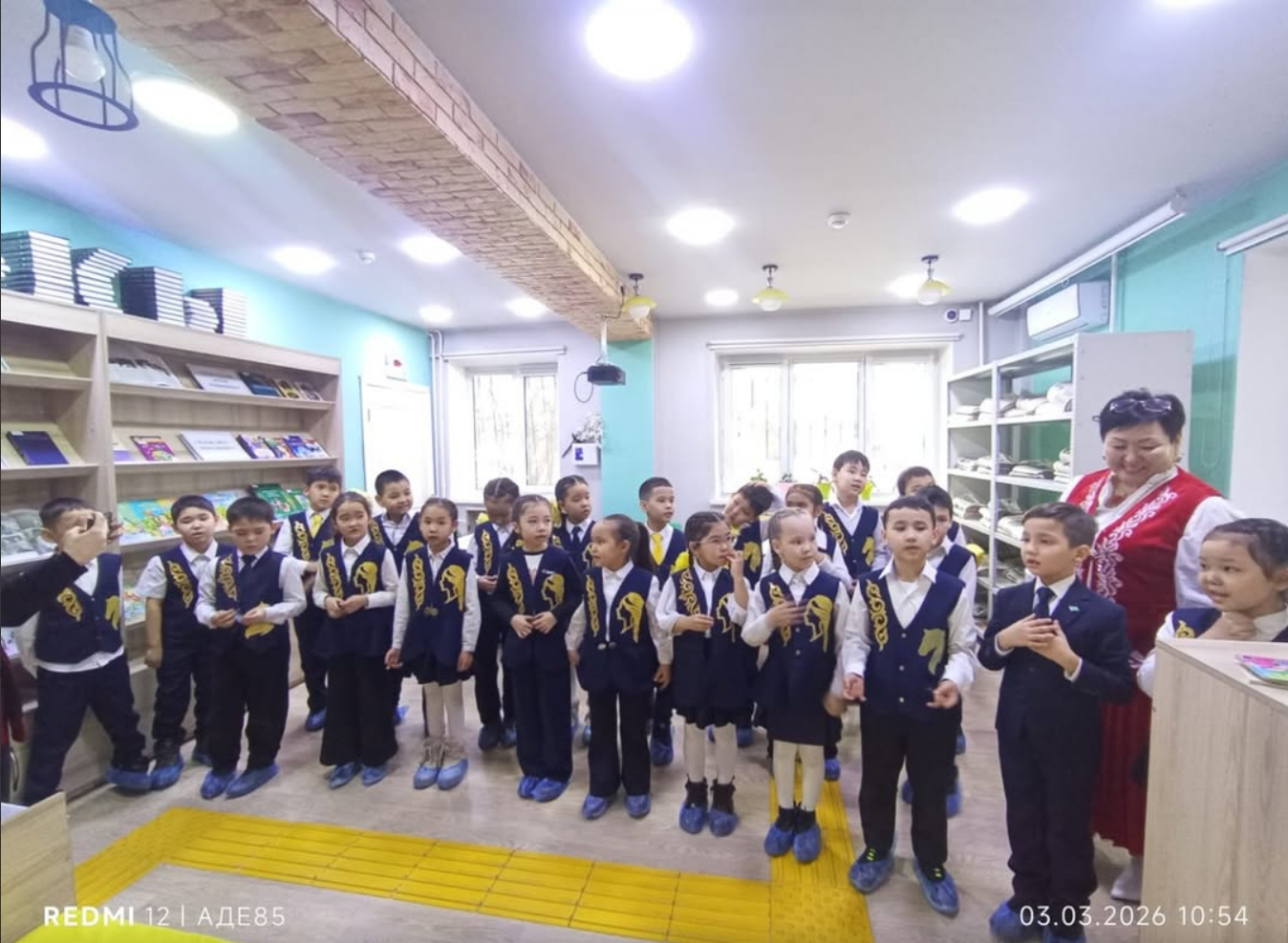 Кітапханаға саяхат – білімге бастар жол. Экскурсия в библиотеку – путь к знаниям.