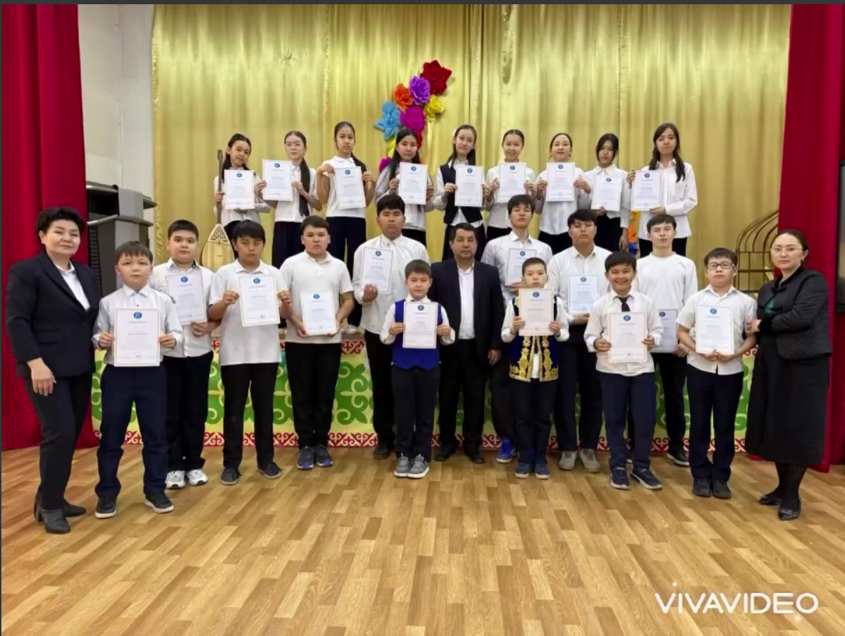 «Домбыра үні» ауқымды шарасына қатысқан оқушыларды марапаттау / Награждение учащихся за участие в масштабном мероприятии «Звук домбры»