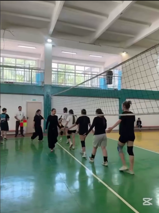 «Мектеп спартакиадасы: волейбол жарысы» / «Школьная спартакиада: соревнования по волейболу»